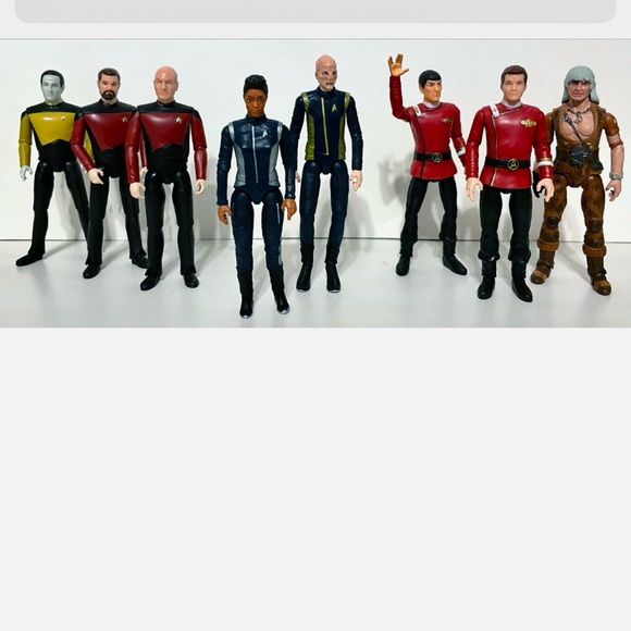 2022 Star Trek Universe 5” Michael Burnham Figure - Picture 11 of 12